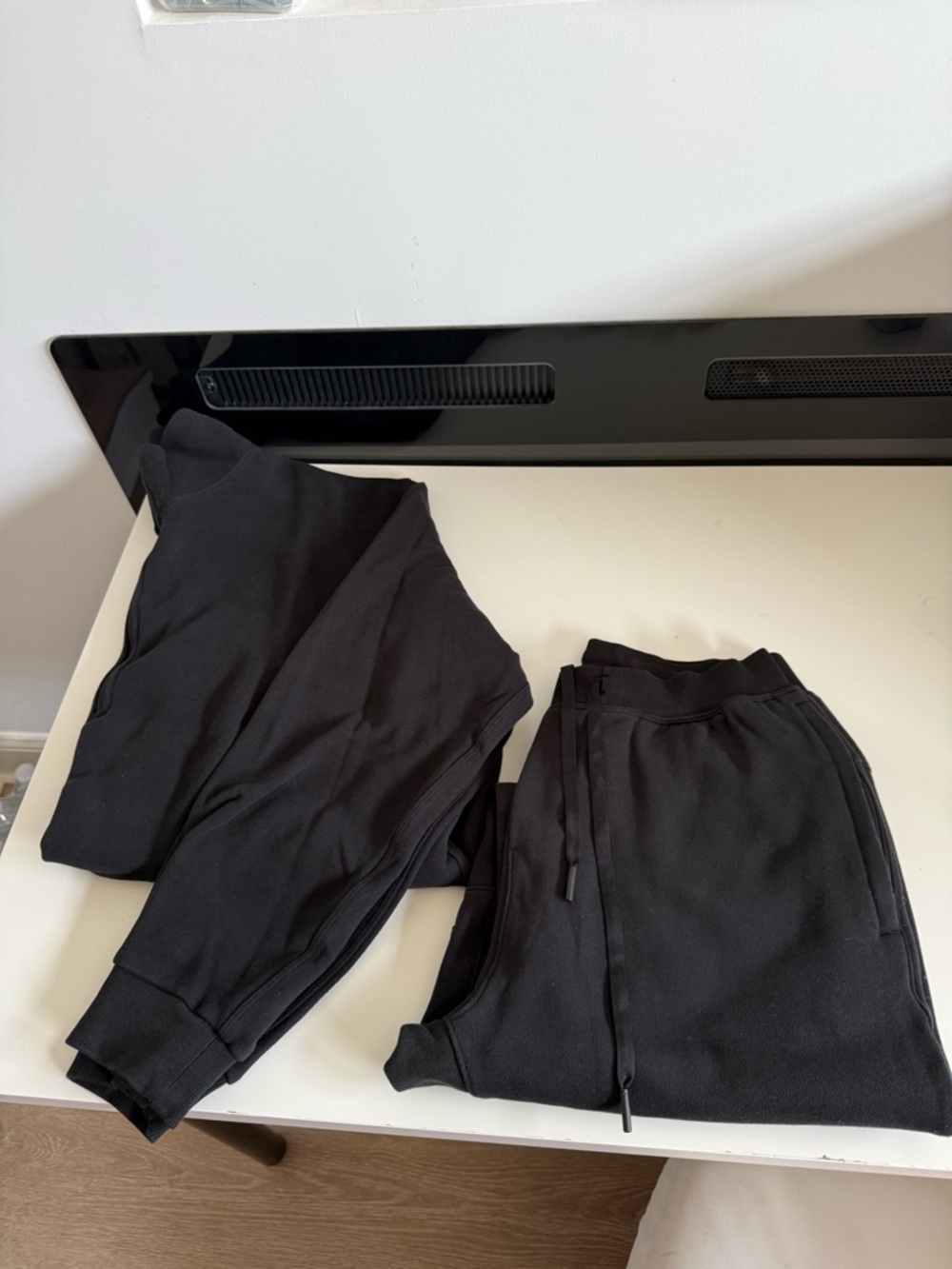 Men’s Alo Black Two-Piece Sweatshirt and Drawstring Joggers Set